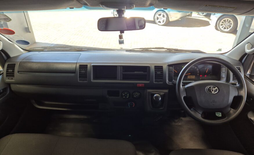 Toyota Quantum 2.5D-4D S-Long Panel Van