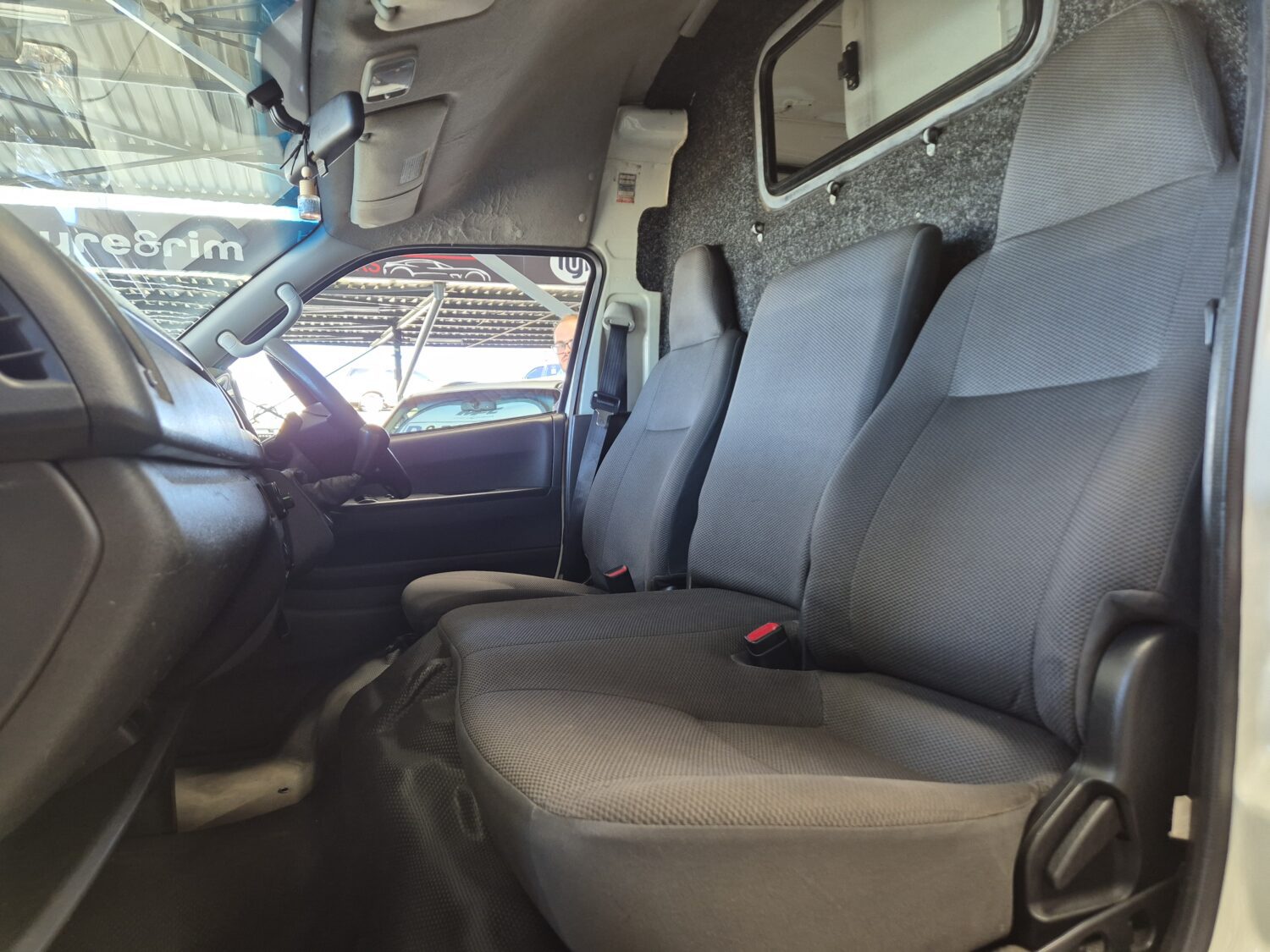 Toyota Quantum 2.5D-4D S-Long Panel Van