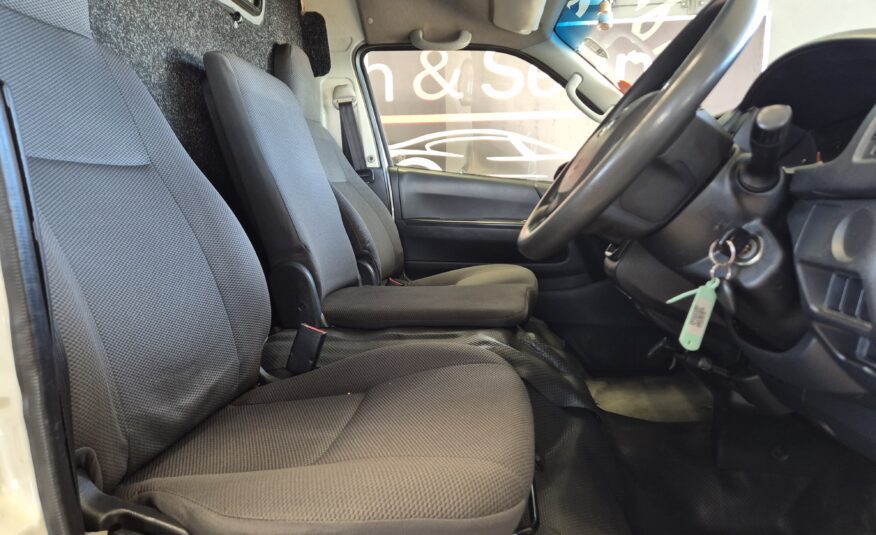 Toyota Quantum 2.5D-4D S-Long Panel Van