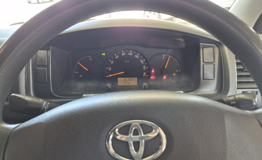 Toyota Quantum 2.5D-4D S-Long Panel Van
