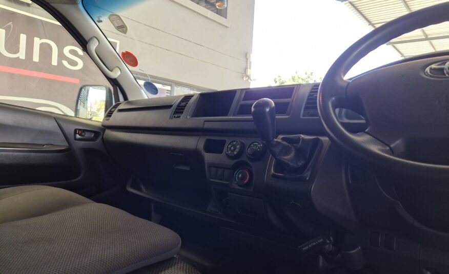 Toyota Quantum 2.5D-4D S-Long Panel Van