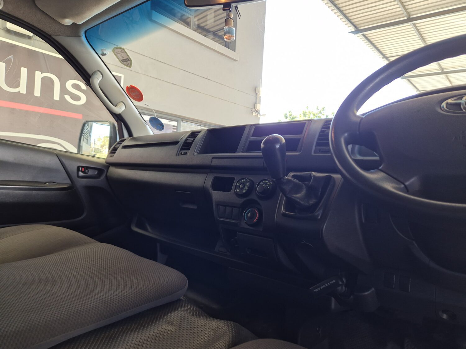 Toyota Quantum 2.5D-4D S-Long Panel Van