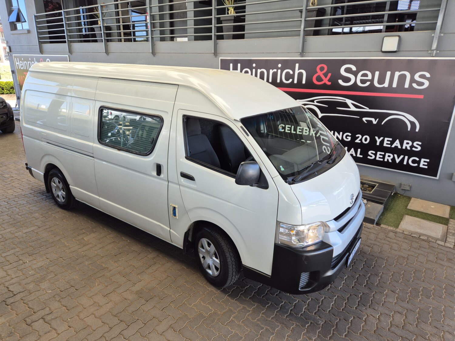 Toyota Quantum 2.5D-4D S-Long Panel Van