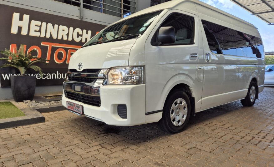 Toyota Quantum 2.5D-4D GL 14-Seater Bus