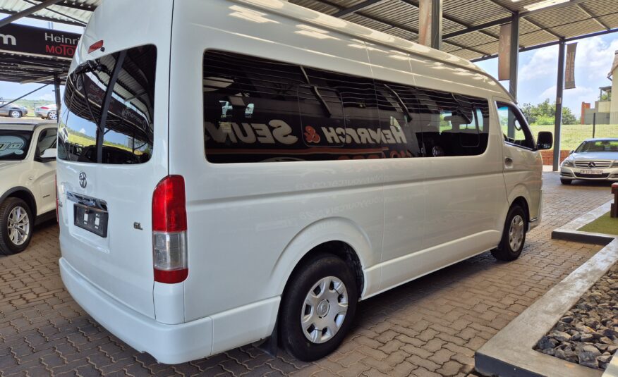 Toyota Quantum 2.5D-4D GL 14-Seater Bus