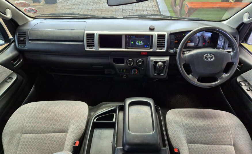 Toyota Quantum 2.5D-4D GL 14-Seater Bus