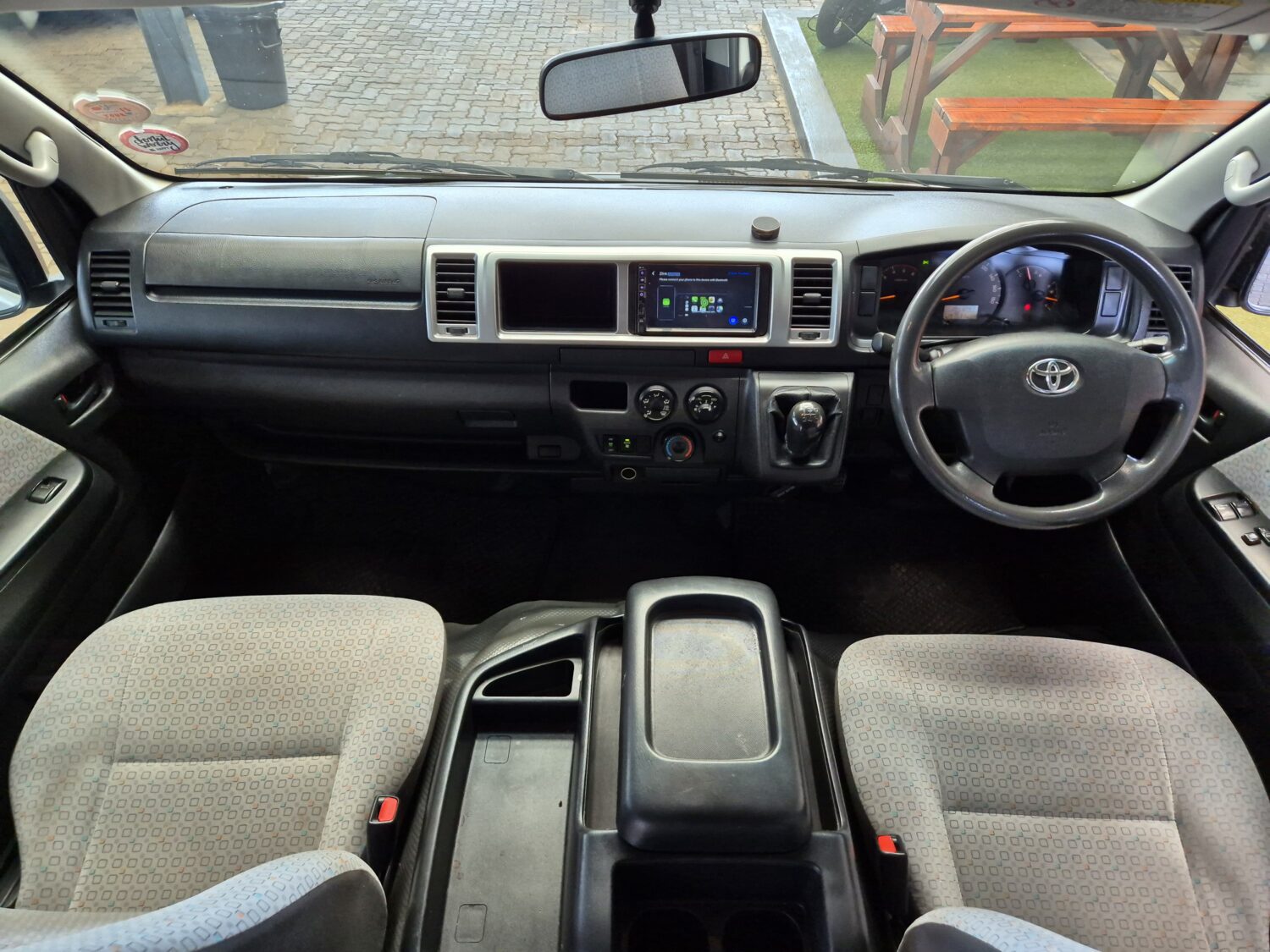 Toyota Quantum 2.5D-4D GL 14-Seater Bus
