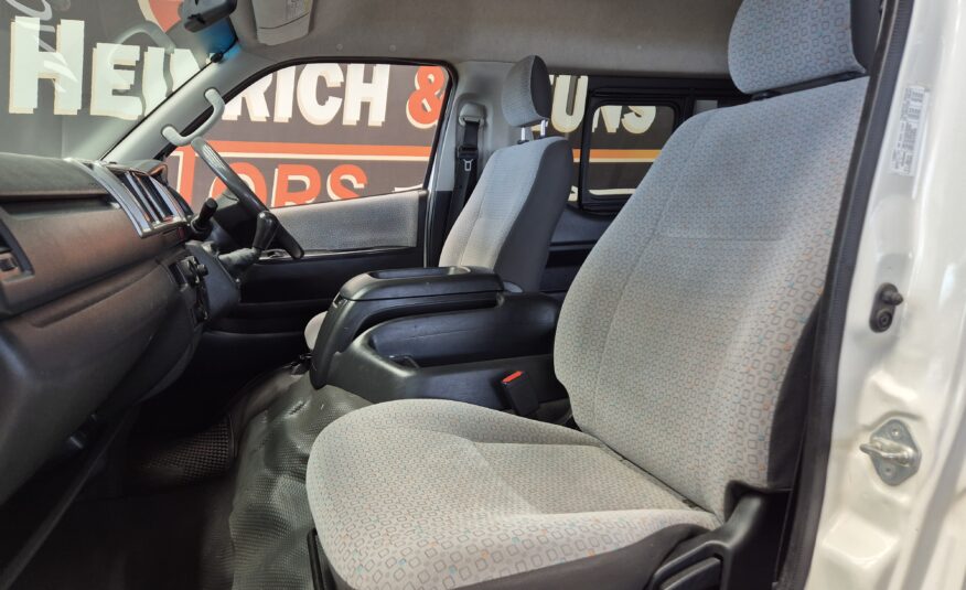 Toyota Quantum 2.5D-4D GL 14-Seater Bus