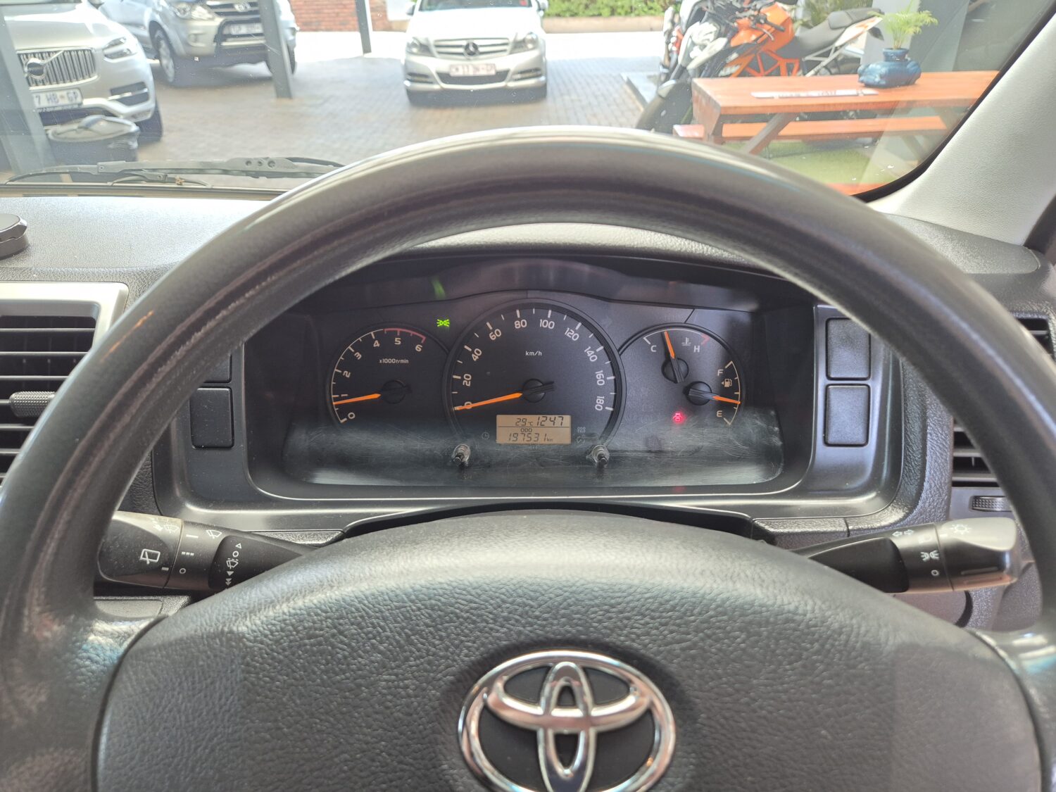 Toyota Quantum 2.5D-4D GL 14-Seater Bus