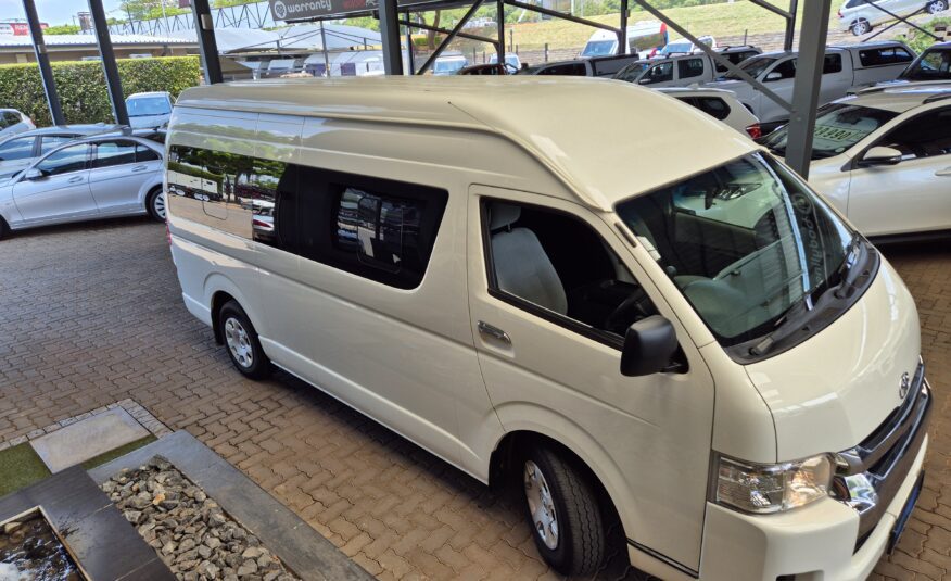 Toyota Quantum 2.5D-4D GL 14-Seater Bus