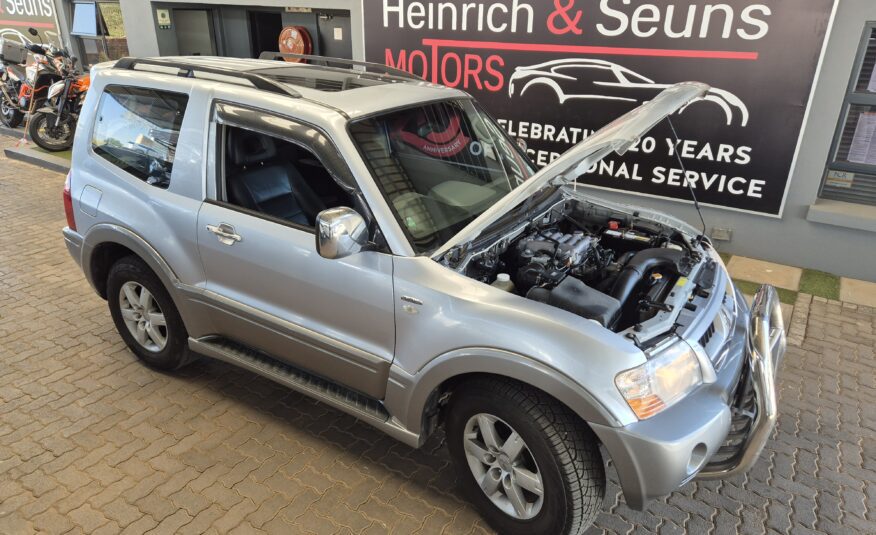 Mitsubishi Pajero 3-Door 3.8 GLS