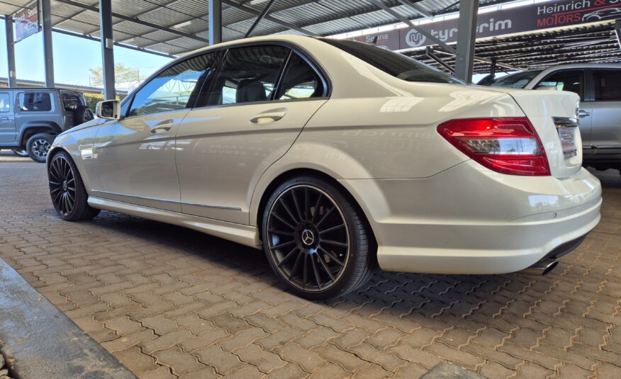 Mercedes-Benz C-Class C200CGI Avantgarde Auto