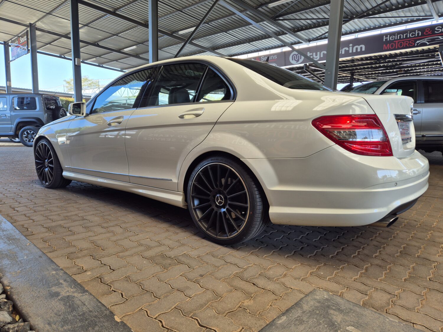 Mercedes-Benz C-Class C200CGI Avantgarde Auto