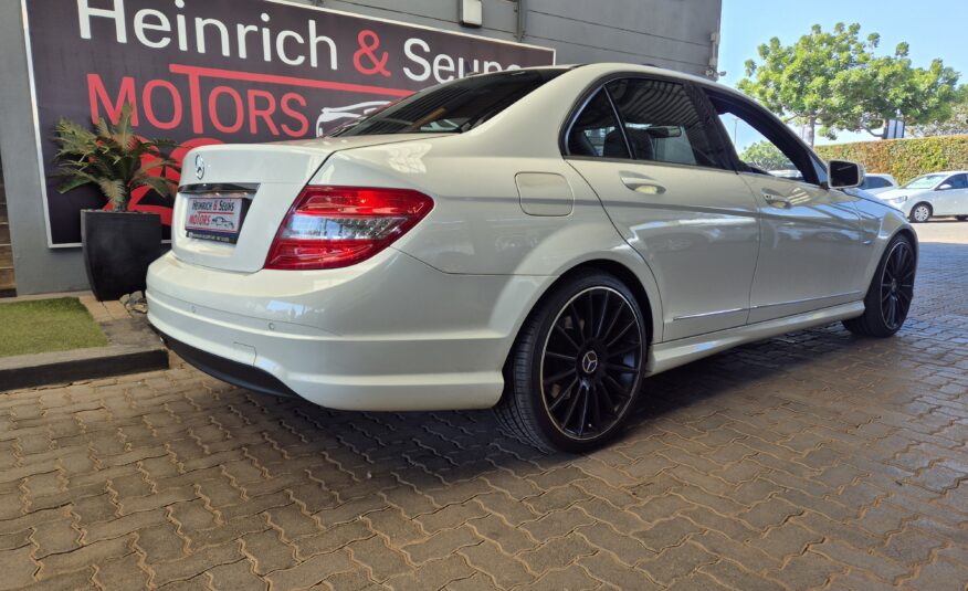 Mercedes-Benz C-Class C200CGI Avantgarde Auto