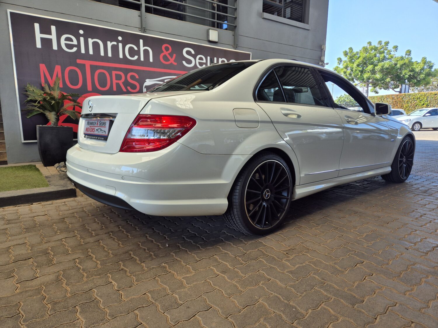 Mercedes-Benz C-Class C200CGI Avantgarde Auto