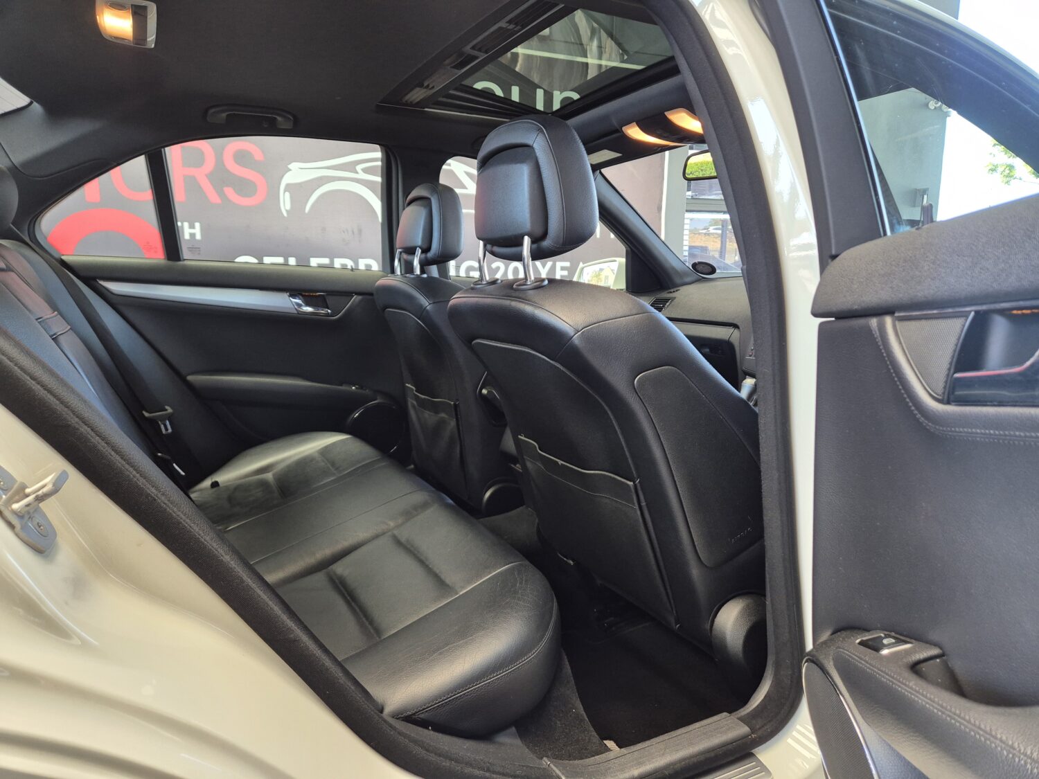 Mercedes-Benz C-Class C200CGI Avantgarde Auto