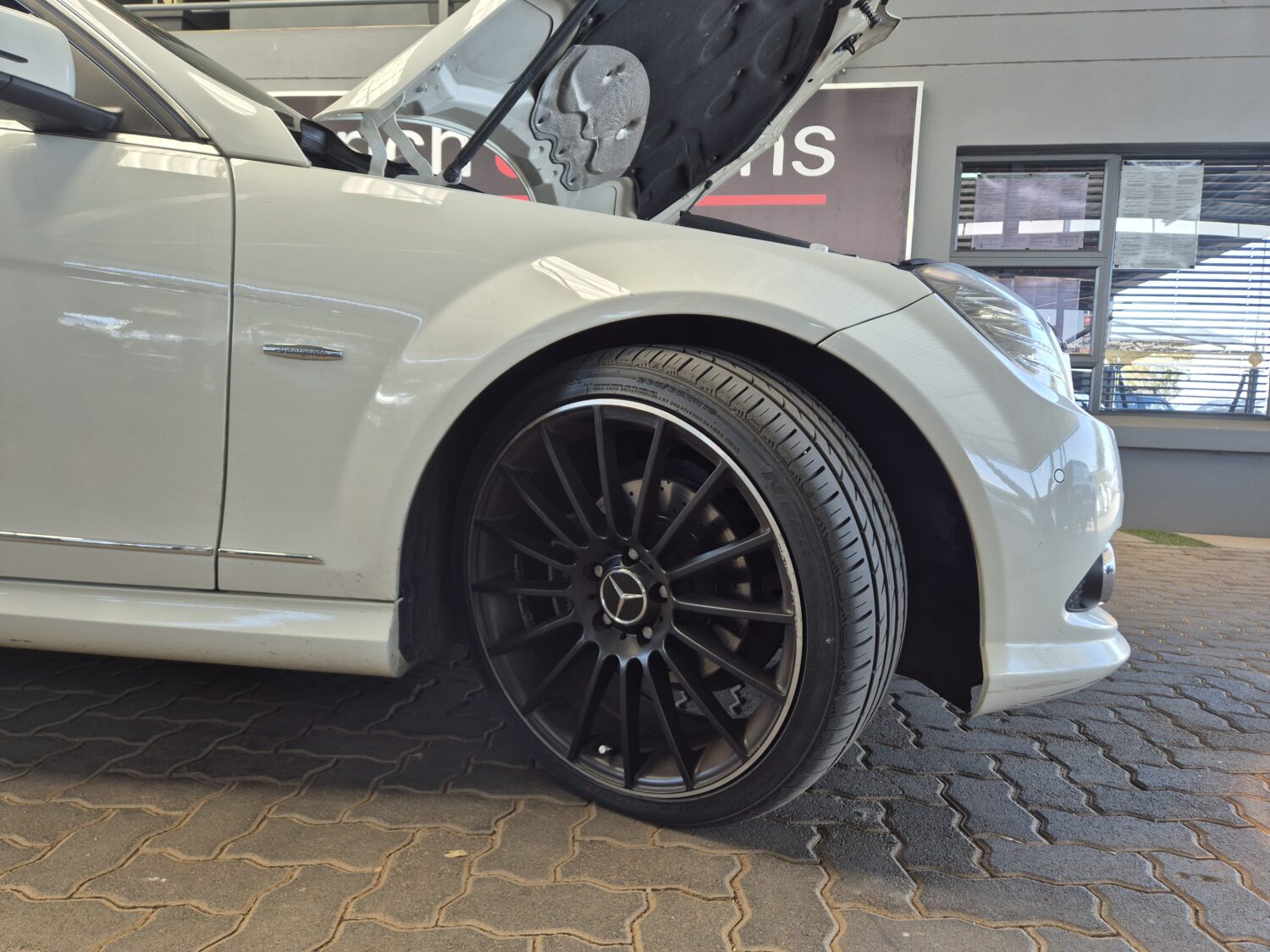 Mercedes-Benz C-Class C200CGI Avantgarde Auto