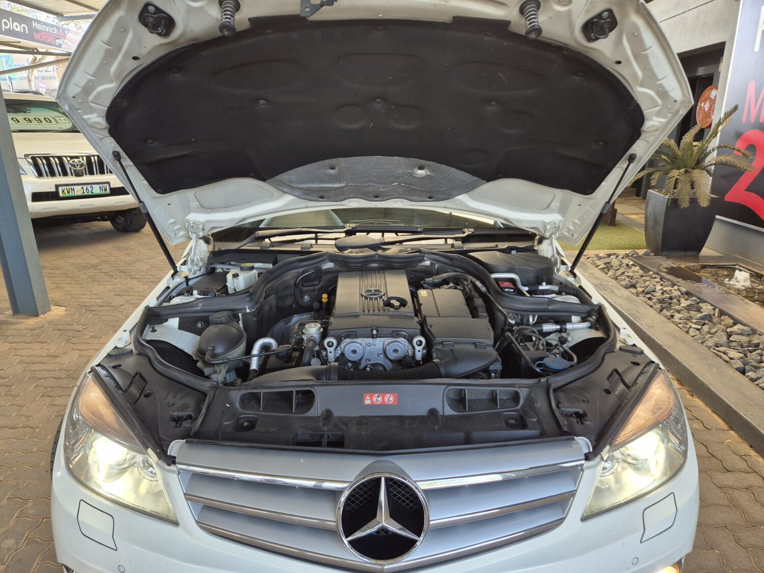 Mercedes-Benz C-Class C200CGI Avantgarde Auto