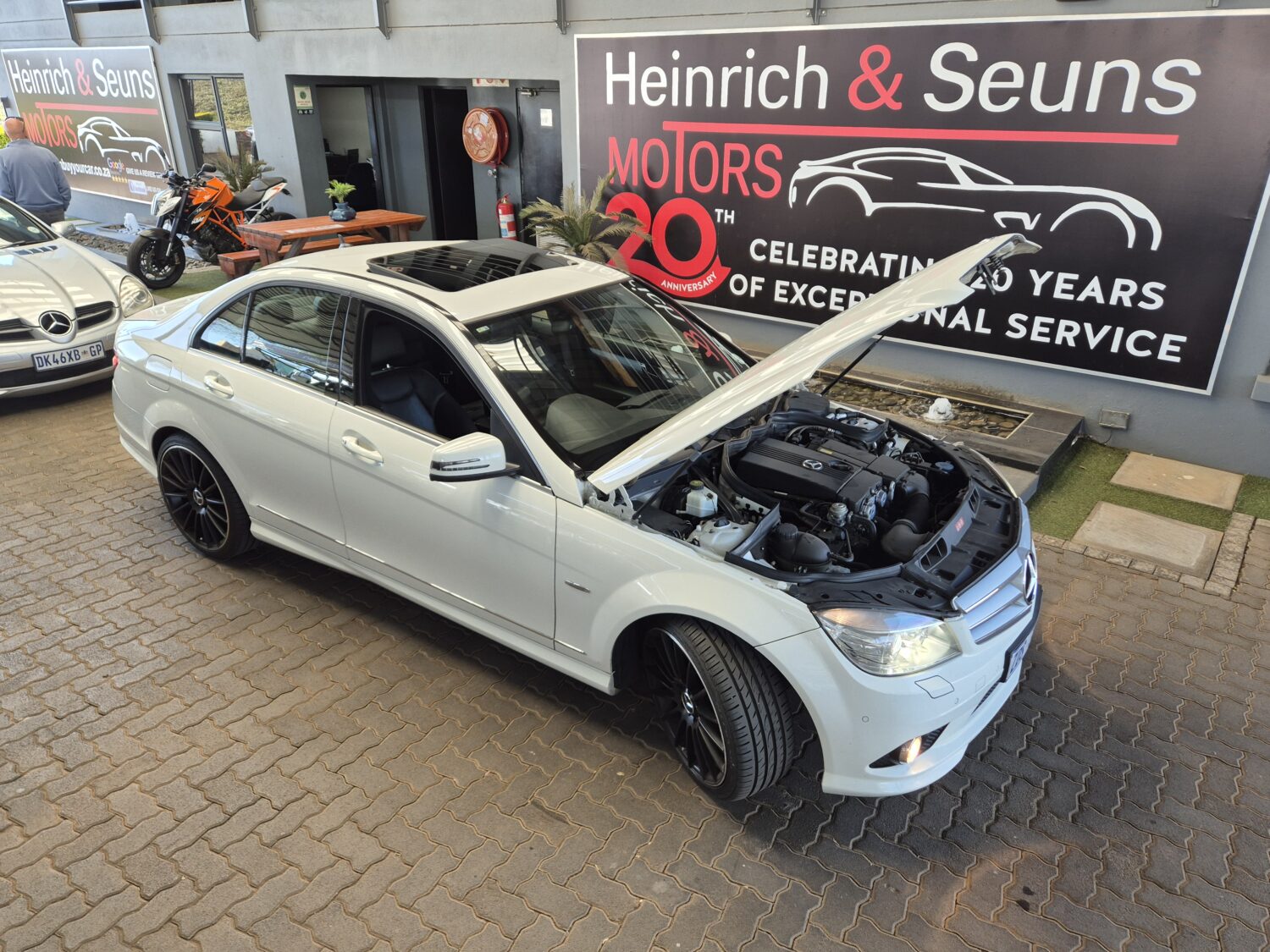 Mercedes-Benz C-Class C200CGI Avantgarde Auto