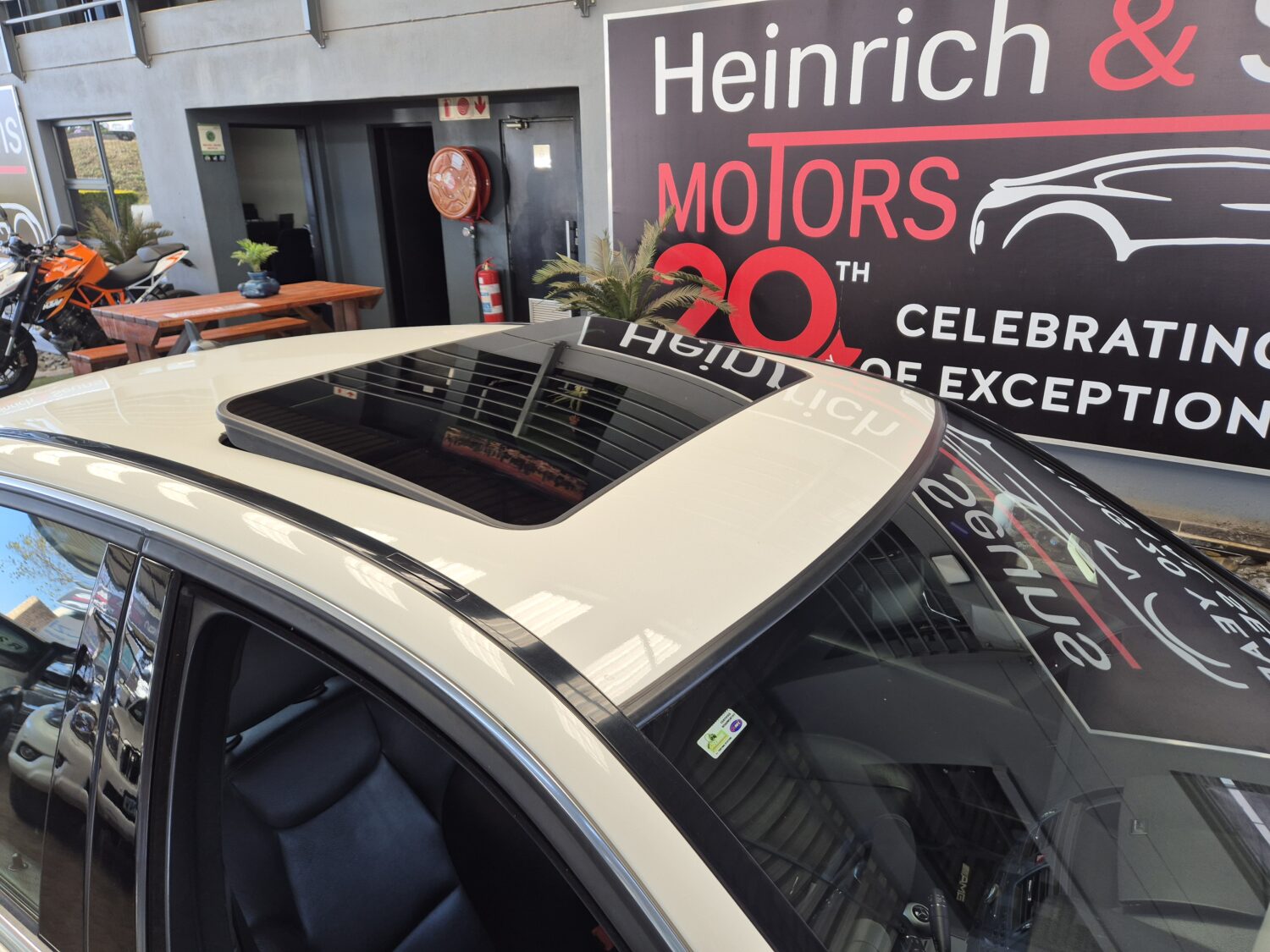 Mercedes-Benz C-Class C200CGI Avantgarde Auto