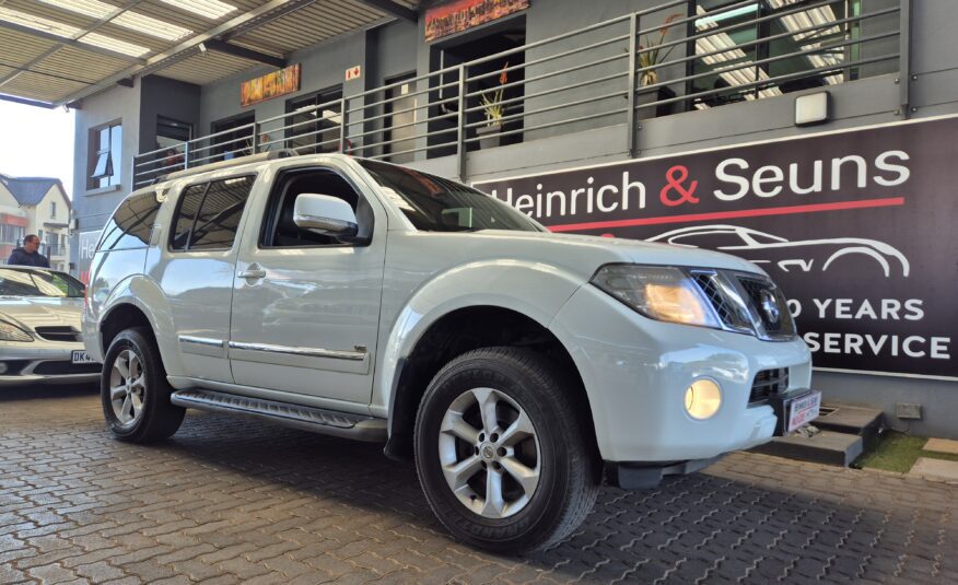 Nissan Pathfinder 3.0dCi V6 LE