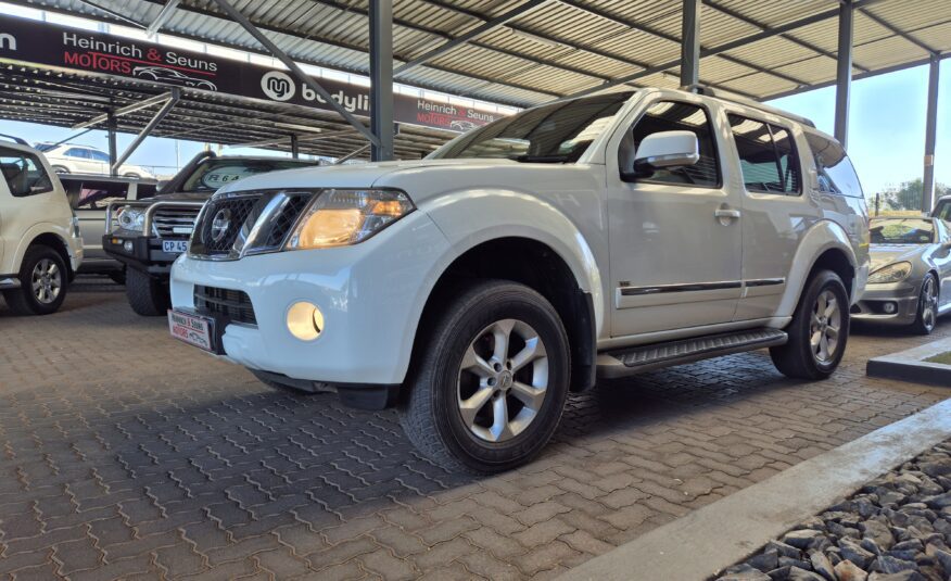 Nissan Pathfinder 3.0dCi V6 LE