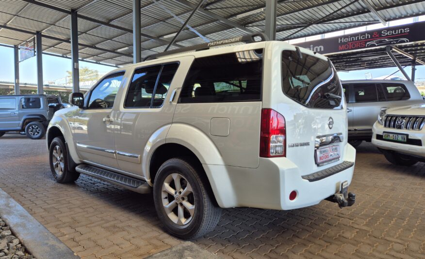 Nissan Pathfinder 3.0dCi V6 LE