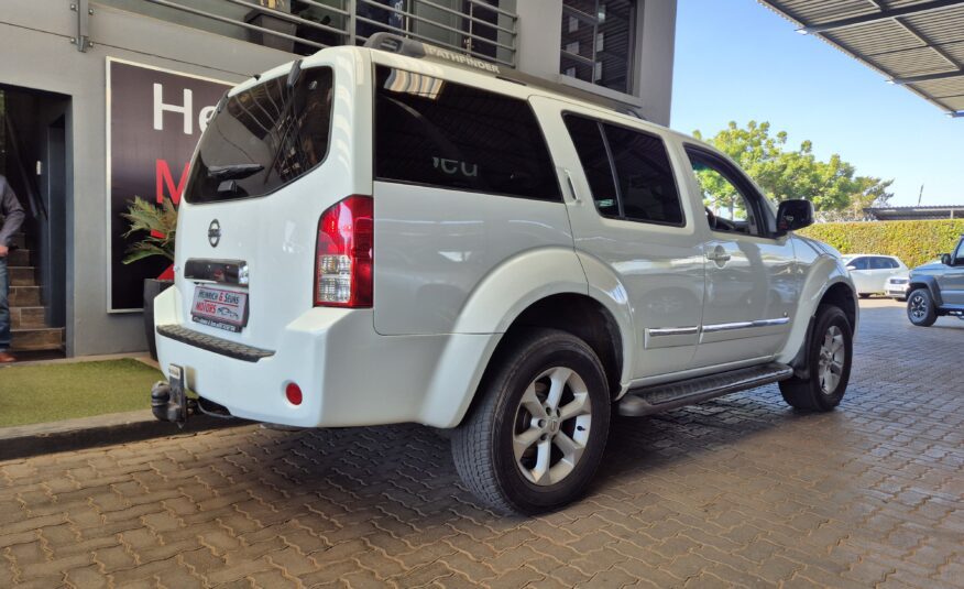 Nissan Pathfinder 3.0dCi V6 LE