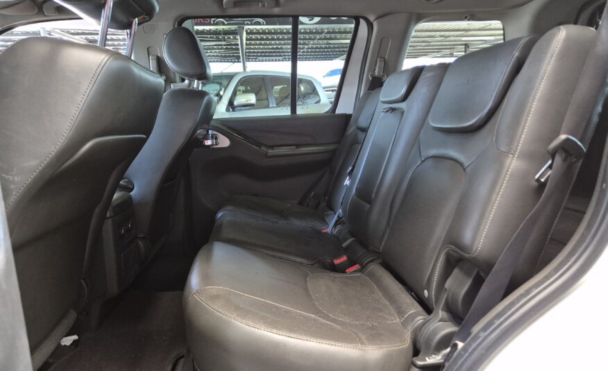 Nissan Pathfinder 3.0dCi V6 LE