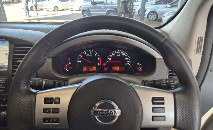 Nissan Pathfinder 3.0dCi V6 LE