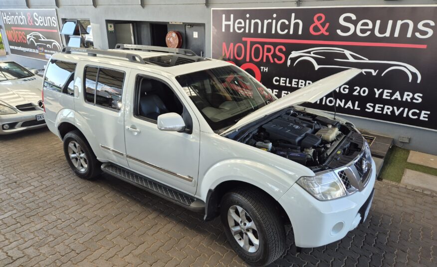Nissan Pathfinder 3.0dCi V6 LE