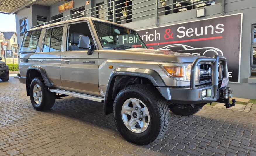 Toyota Land Cruiser 76 4.2D Station Wagon LX