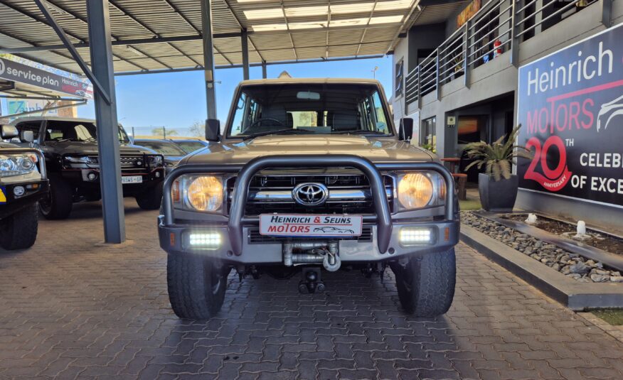 Toyota Land Cruiser 76 4.2D Station Wagon LX