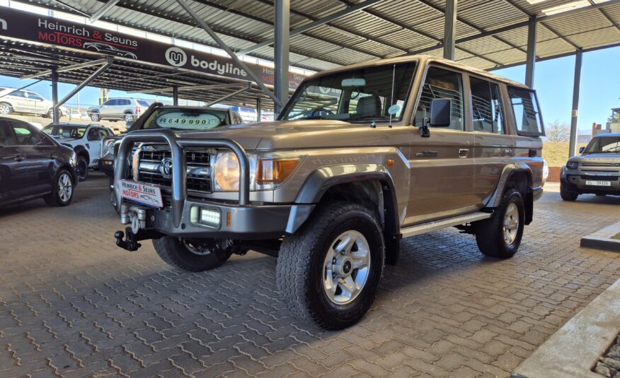 Toyota Land Cruiser 76 4.2D Station Wagon LX