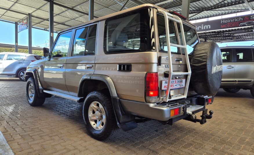 Toyota Land Cruiser 76 4.2D Station Wagon LX