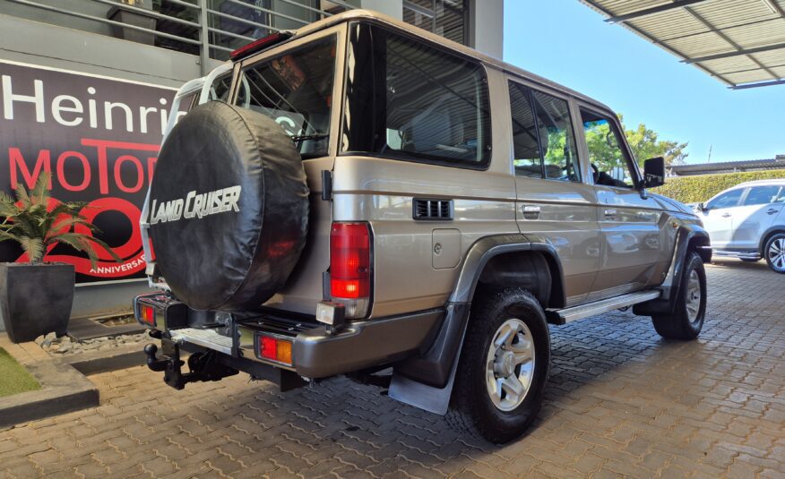 Toyota Land Cruiser 76 4.2D Station Wagon LX