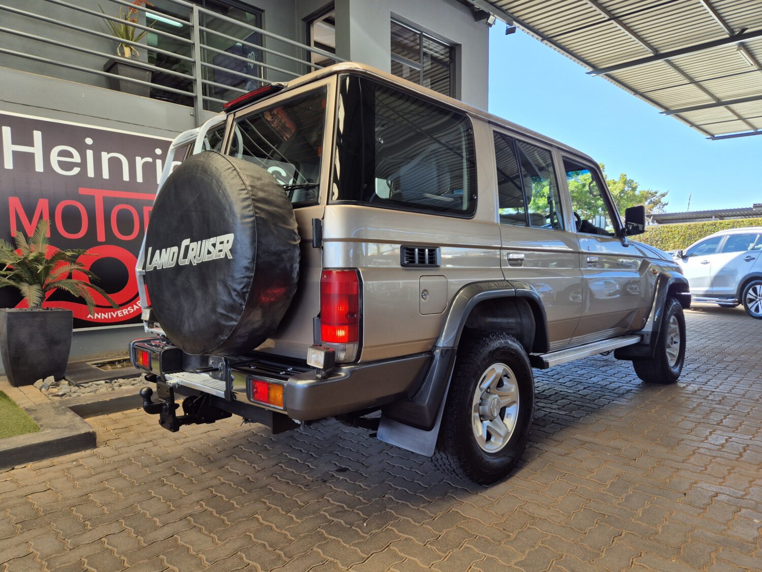 Toyota Land Cruiser 76 4.2D Station Wagon LX