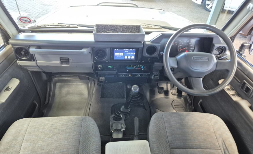 Toyota Land Cruiser 76 4.2D Station Wagon LX