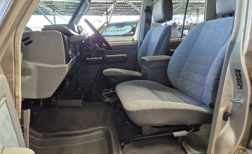 Toyota Land Cruiser 76 4.2D Station Wagon LX