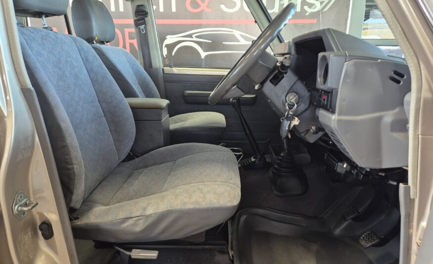 Toyota Land Cruiser 76 4.2D Station Wagon LX