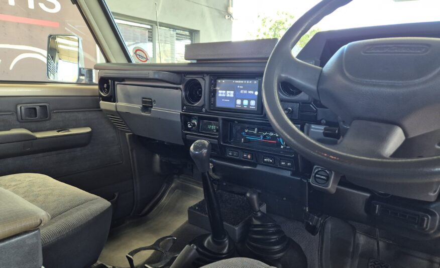 Toyota Land Cruiser 76 4.2D Station Wagon LX