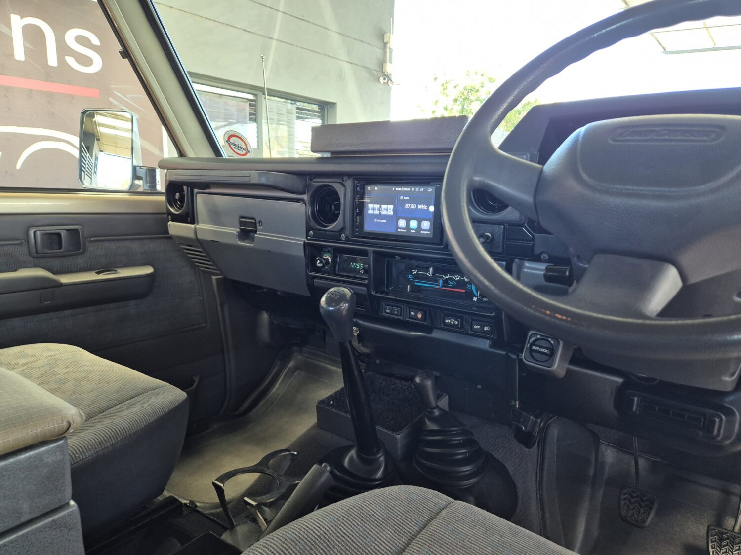 Toyota Land Cruiser 76 4.2D Station Wagon LX