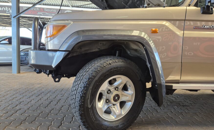 Toyota Land Cruiser 76 4.2D Station Wagon LX