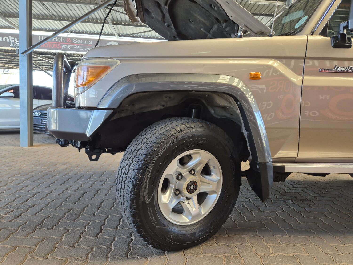 Toyota Land Cruiser 76 4.2D Station Wagon LX