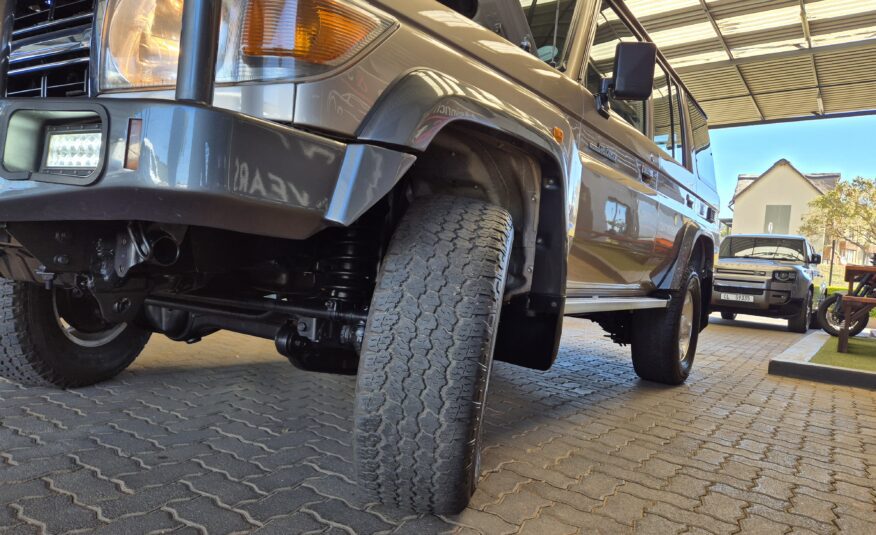 Toyota Land Cruiser 76 4.2D Station Wagon LX