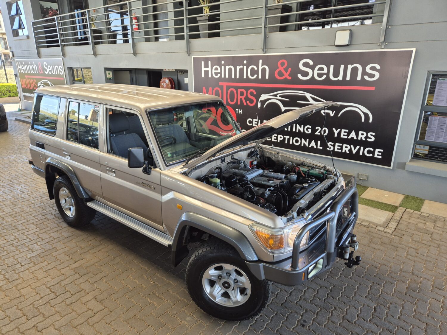 Toyota Land Cruiser 76 4.2D Station Wagon LX