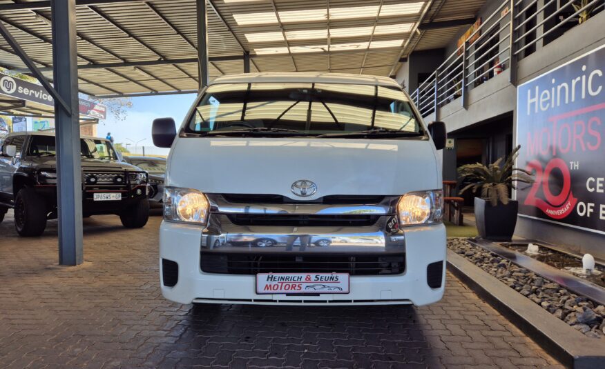 Toyota Quantum 2.7 GL 10-seater bus