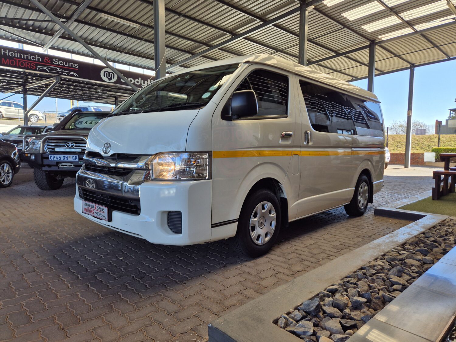 Toyota Quantum 2.7 GL 10-seater bus