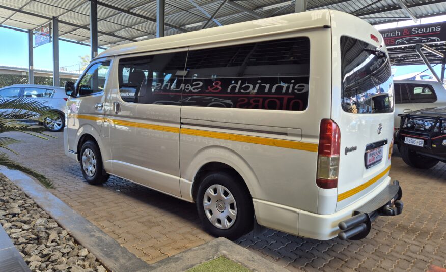 Toyota Quantum 2.7 GL 10-seater bus