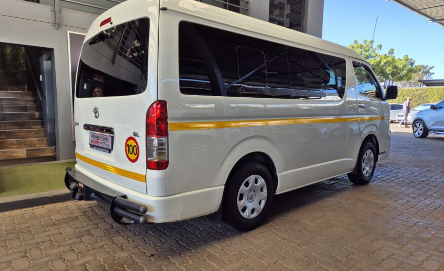 Toyota Quantum 2.7 GL 10-seater bus